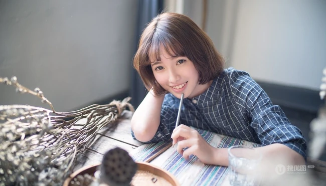 清纯短发气质亚洲女孩怀旧写真-邻家女孩初长成