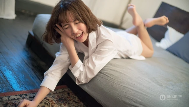清纯短发气质亚洲女孩怀旧写真-邻家女孩初长成