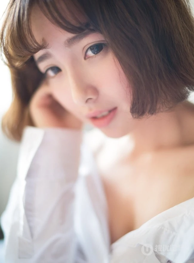 清纯短发气质亚洲女孩怀旧写真-邻家女孩初长成