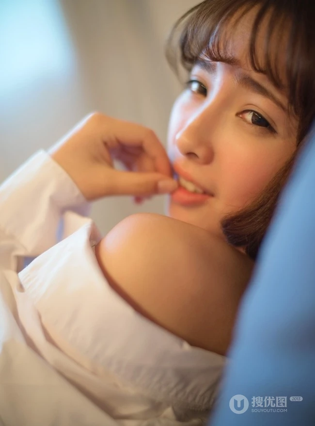 清纯短发气质亚洲女孩怀旧写真-邻家女孩初长成