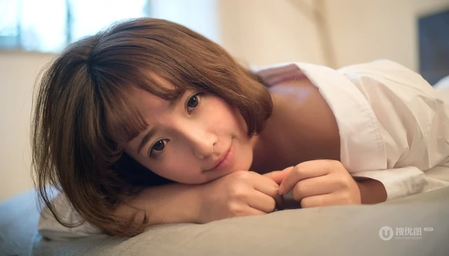清纯短发气质亚洲女孩怀旧写真-邻家女孩初长成