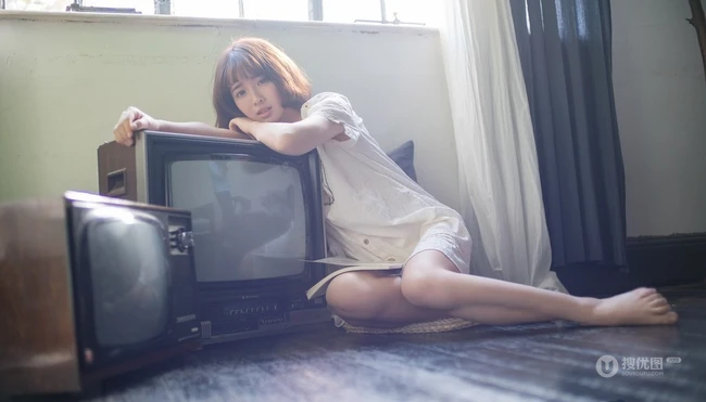 清纯短发气质亚洲女孩怀旧写真-邻家女孩初长成