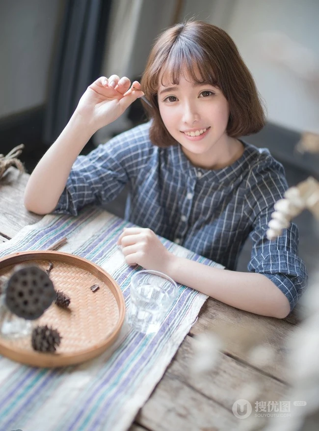 清纯短发气质亚洲女孩怀旧写真-邻家女孩初长成