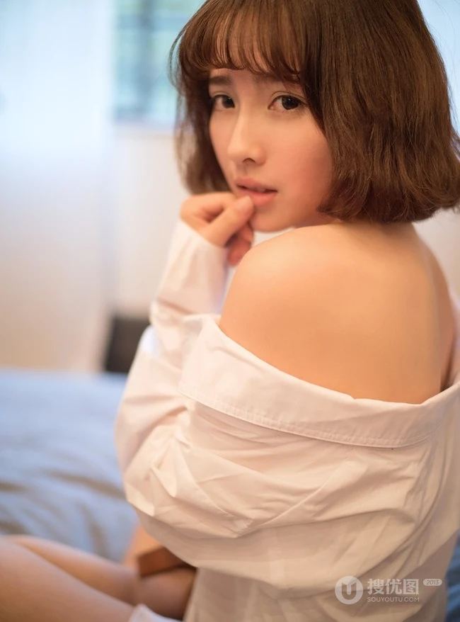 清纯短发气质亚洲女孩怀旧写真-邻家女孩初长成