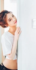 白皙美模高溜MilkCat蕾丝短裤室内写真美图