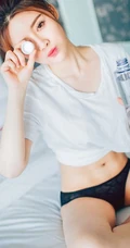 白皙美模高溜MilkCat蕾丝短裤室内写真美图