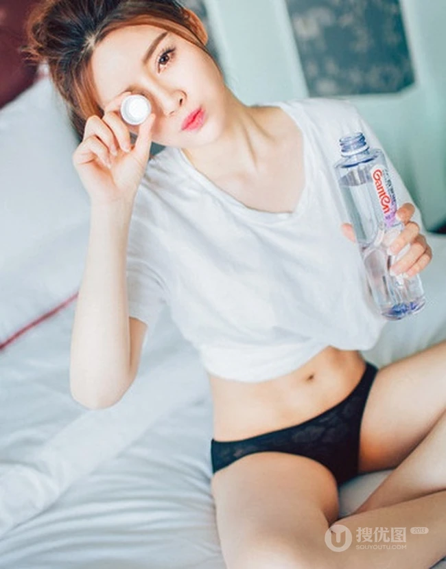 白皙美模高溜MilkCat蕾丝短裤室内写真美图
