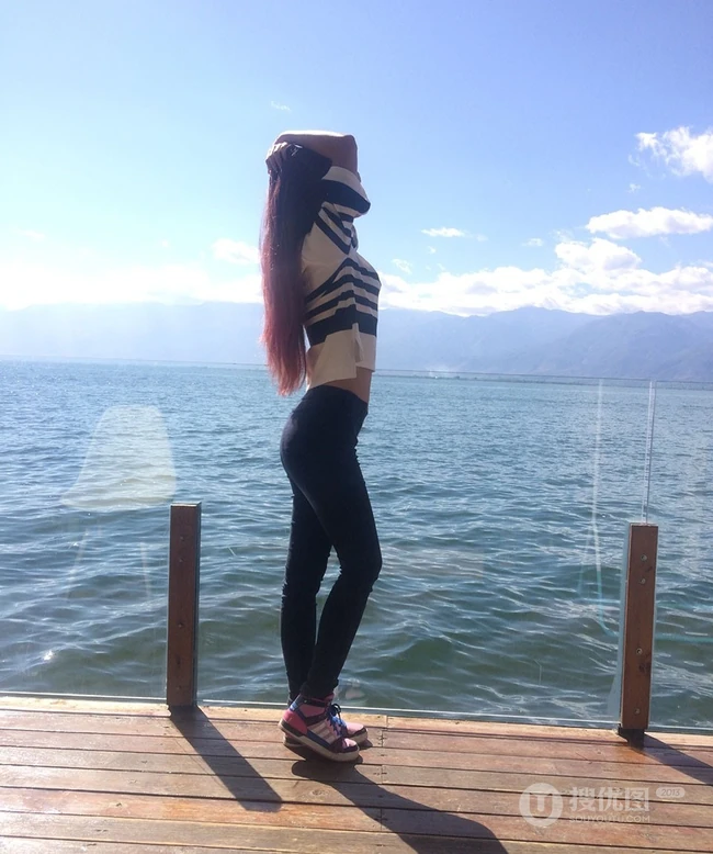 长腿嫩模赵婉妮Wanni紧身牛仔裤写真 匀称身形尽显