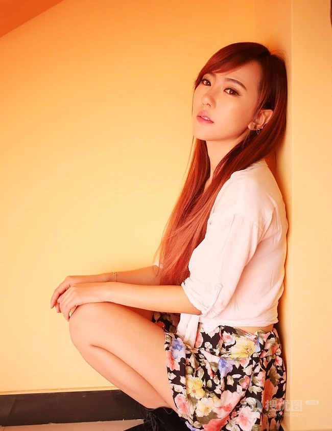 女生赵婉妮Wanni清新碎花小短裙写真美图