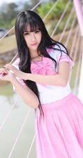 纯妹子杨晓青儿粉色学生制服装户外写真