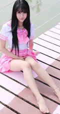 纯妹子杨晓青儿粉色学生制服装户外写真
