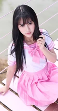 纯妹子杨晓青儿粉色学生制服装户外写真
