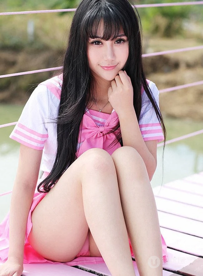 纯妹子杨晓青儿粉色学生制服装户外写真