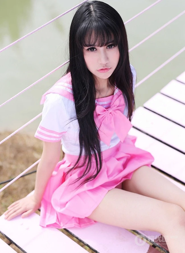 纯妹子杨晓青儿粉色学生制服装户外写真