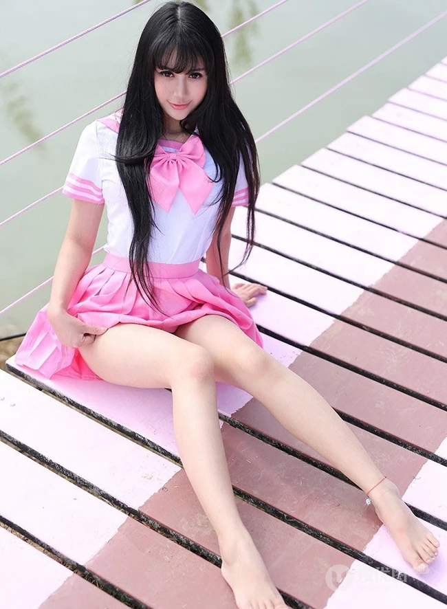 纯妹子杨晓青儿粉色学生制服装户外写真