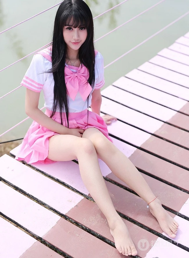 纯妹子杨晓青儿粉色学生制服装户外写真