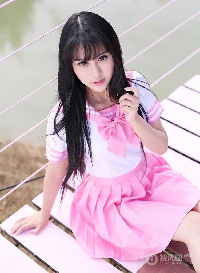 纯妹子杨晓青儿粉色学生制服装户外写真