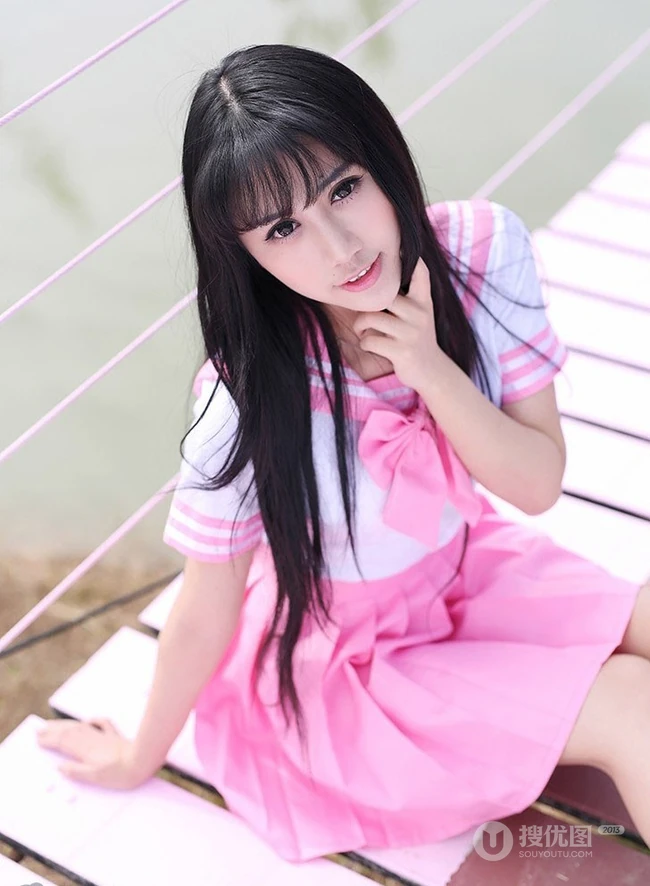 纯妹子杨晓青儿粉色学生制服装户外写真
