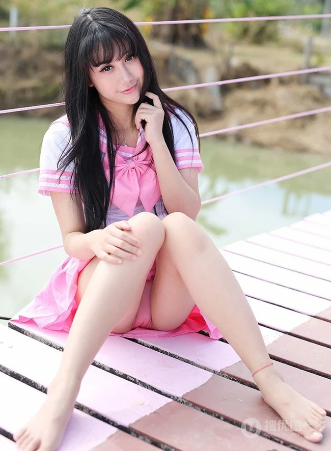 纯妹子杨晓青儿粉色学生制服装户外写真
