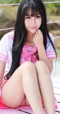 纯妹子杨晓青儿粉色学生制服装户外写真