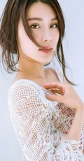女明星韩丹彤白衣镂空清新写真图片