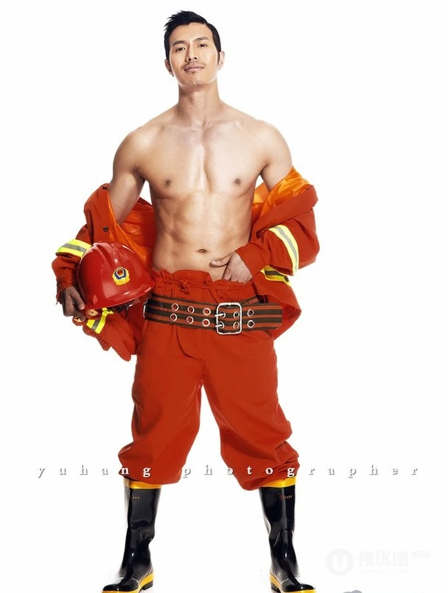 肌肉帅哥李sir时尚写真大片-展型男风尚魅力