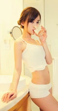 女生李玉洁Daisy气质紧身家居服室内写真
