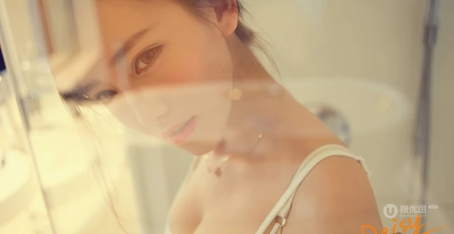 女生李玉洁Daisy气质紧身家居服室内写真