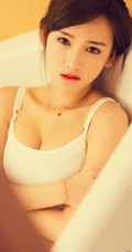 女生李玉洁Daisy气质紧身家居服室内写真