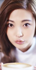 90后清纯女星王妍之白衣短裙清新写真