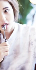 90后清纯女星王妍之白衣短裙清新写真