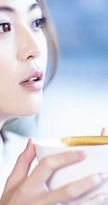 90后清纯女星王妍之白衣短裙清新写真