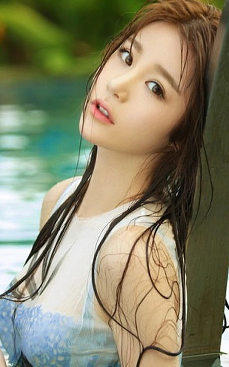 气质女生邱璐璠清透写真大片以及精选美图