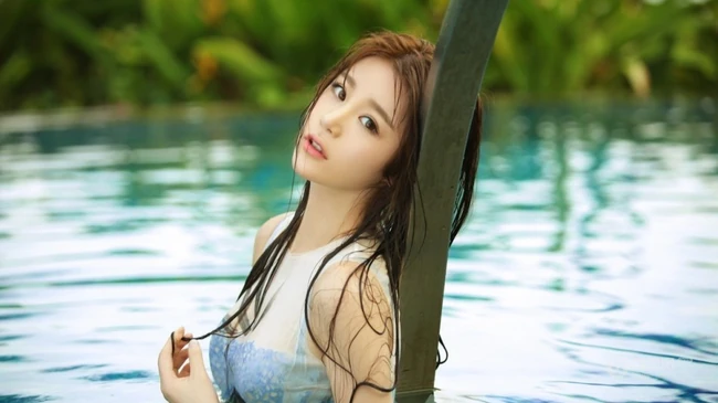 气质女生邱璐璠清透写真大片以及精选美图