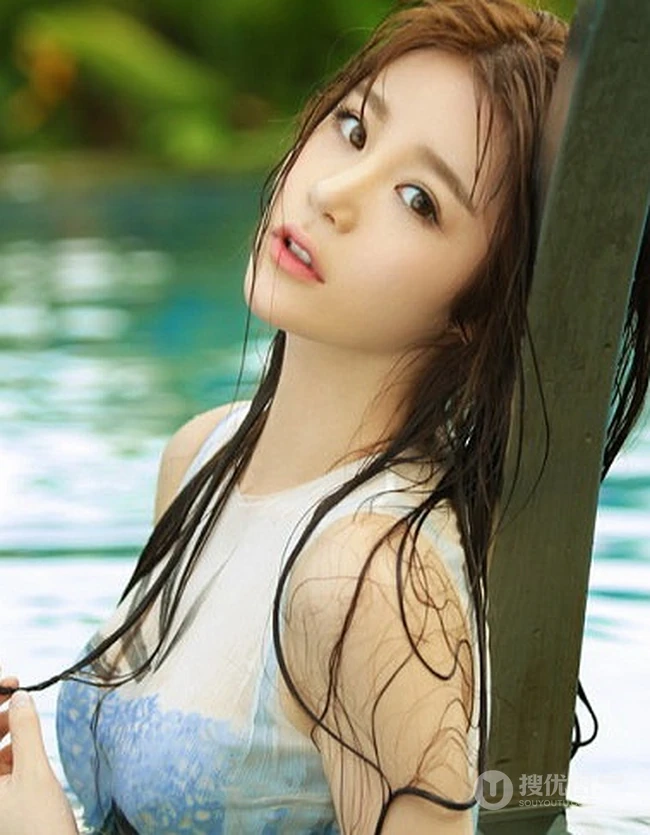 气质女生邱璐璠清透写真大片以及精选美图