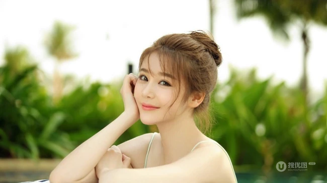 气质女生邱璐璠清透写真大片以及精选美图