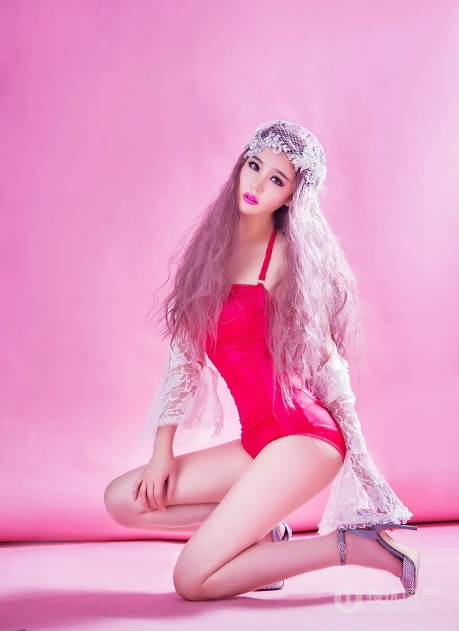 气质女生邱璐璠清透写真大片以及精选美图