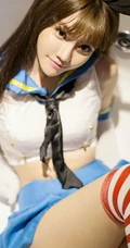 可爱女生艾西Ashley高清制服袜装写真美图