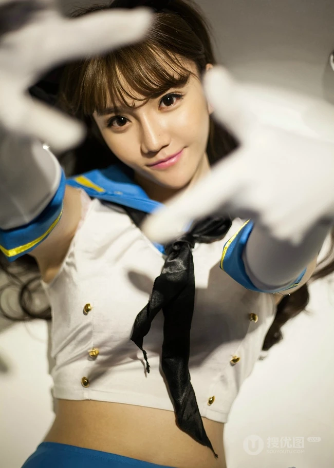 可爱女生艾西Ashley高清制服袜装写真美图