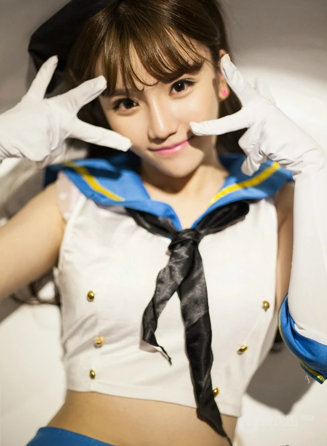 可爱女生艾西Ashley高清制服袜装写真美图