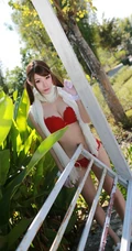 秀丽高挑女生模特MARA醬户外泳装高清写真