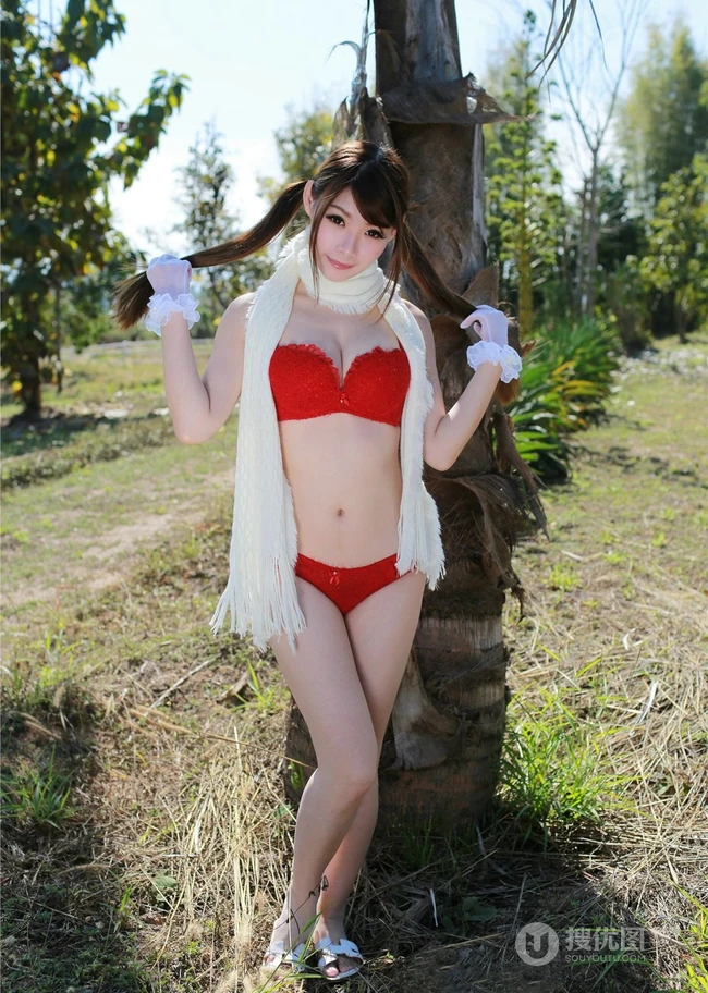 秀丽高挑女生模特MARA醬户外泳装高清写真