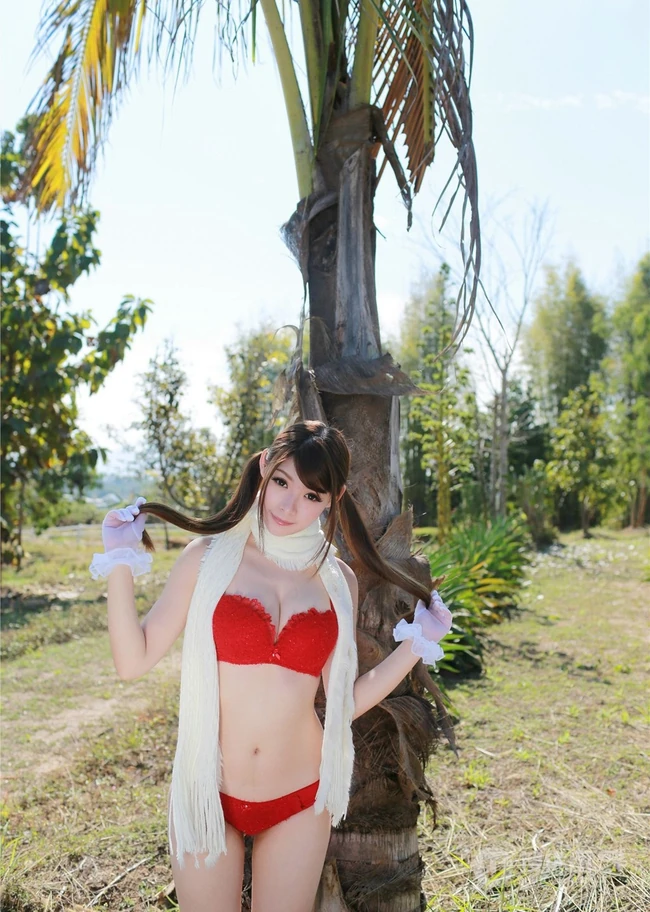 秀丽高挑女生模特MARA醬户外泳装高清写真