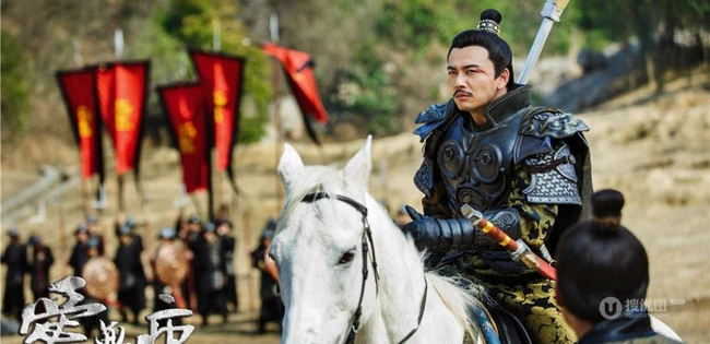 《爱无痕》剧照，佟丽娅、杨烁演绎浪漫传奇故事