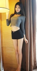 高挑嫩模于小小姐紧身短裤写真-苗条身材尽显