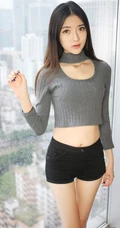 高挑嫩模于小小姐紧身短裤写真-苗条身材尽显