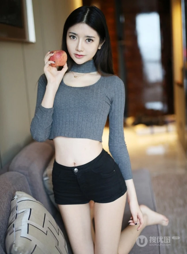 高挑嫩模于小小姐紧身短裤写真-苗条身材尽显