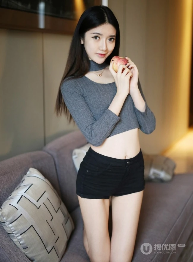 高挑嫩模于小小姐紧身短裤写真-苗条身材尽显