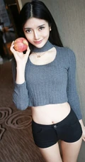 高挑嫩模于小小姐紧身短裤写真-苗条身材尽显
