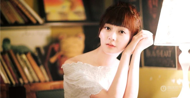 潘家小妹-清纯女星潘之琳居家书房唯美高清写真